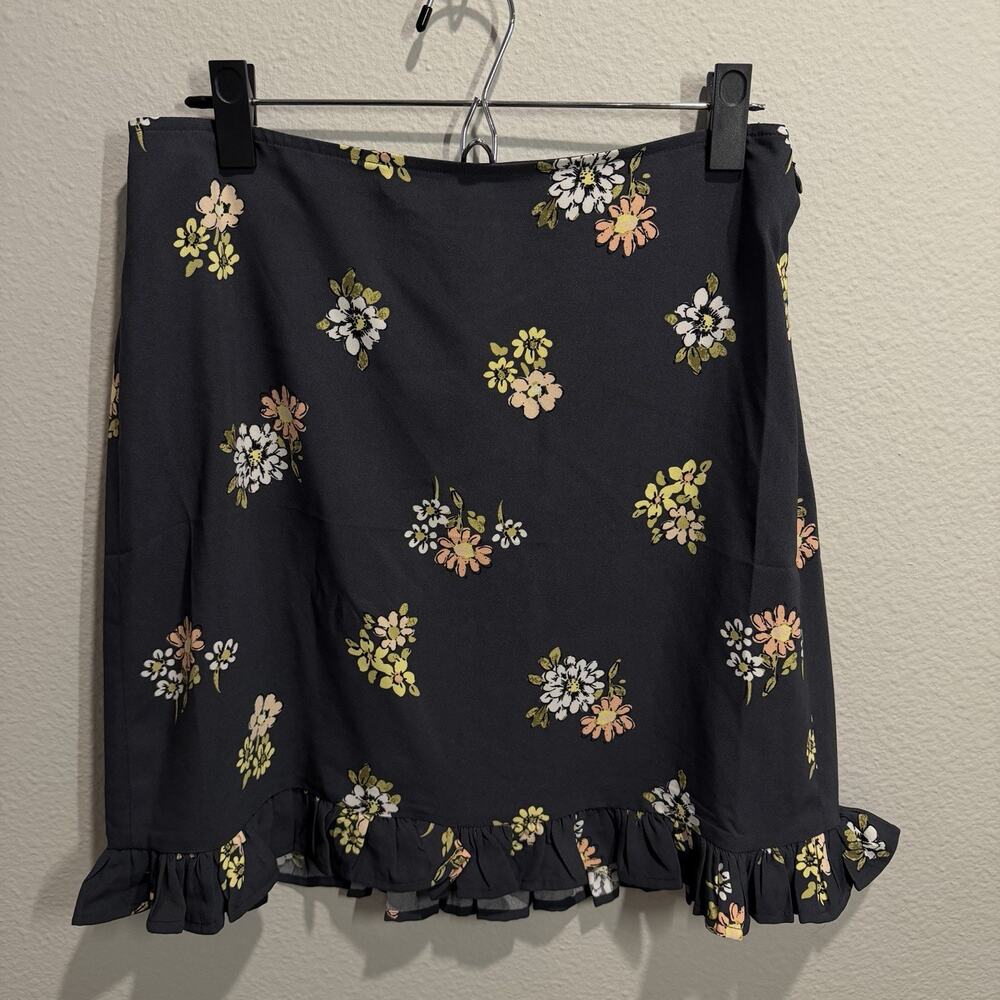 LOFT NWT Floral Skirt Size 6 Side Zipper